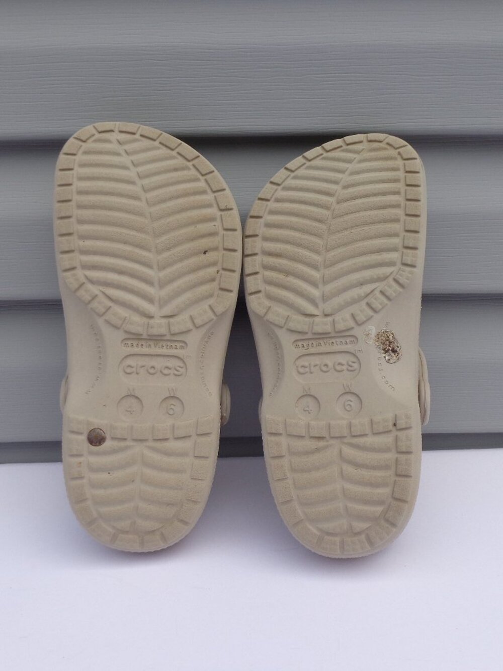 Crocs Baya Unisex Adult Clogs Beige Tan Sandals Size Men's 4  Women's 6 - Picture 5 of 5